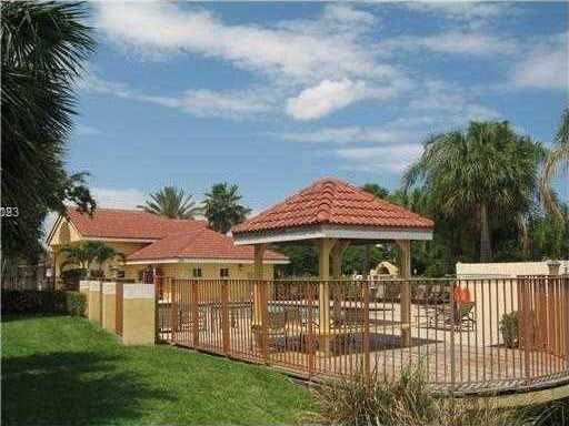 Small Image of 7630 WESTWOOD DR #318, Tamarac Number 2