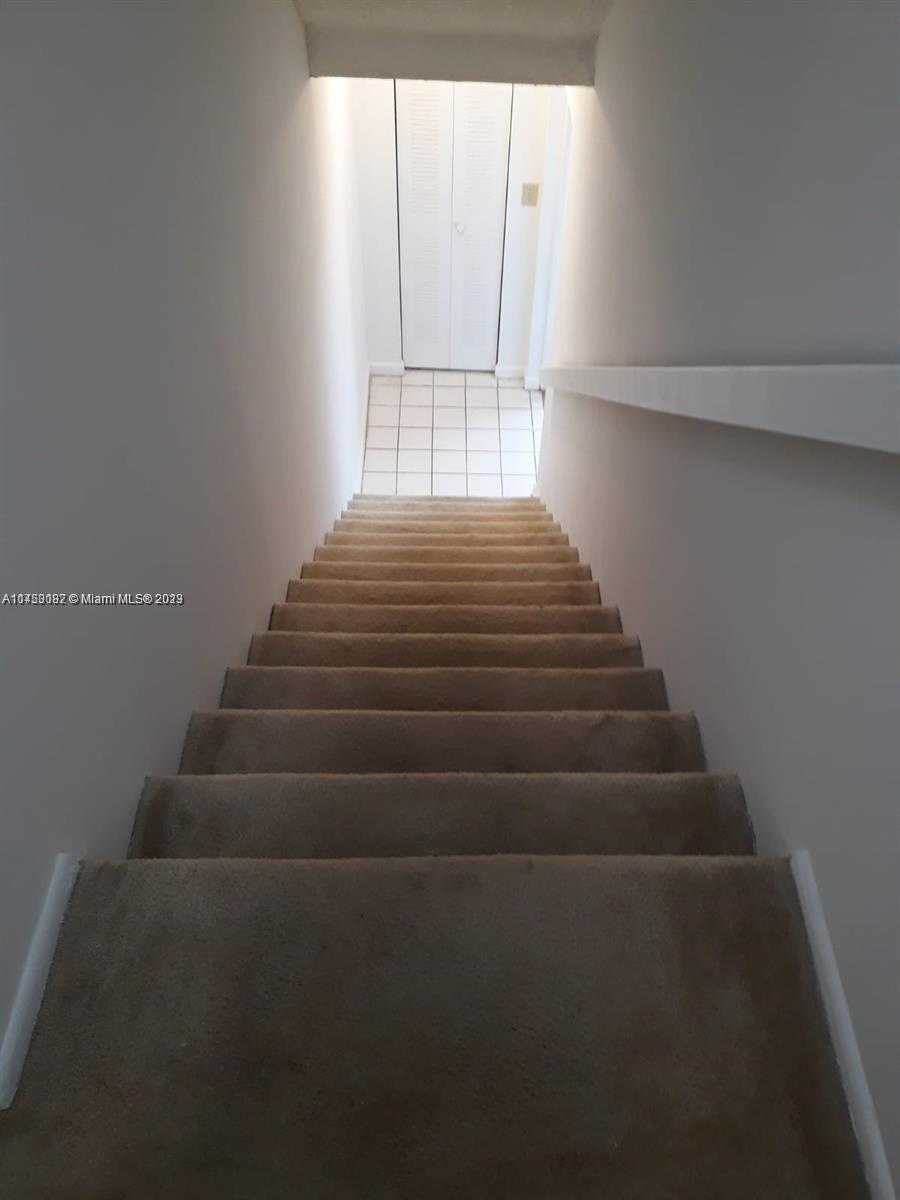 Small Image of 7630 WESTWOOD DR #318, Tamarac Number 9
