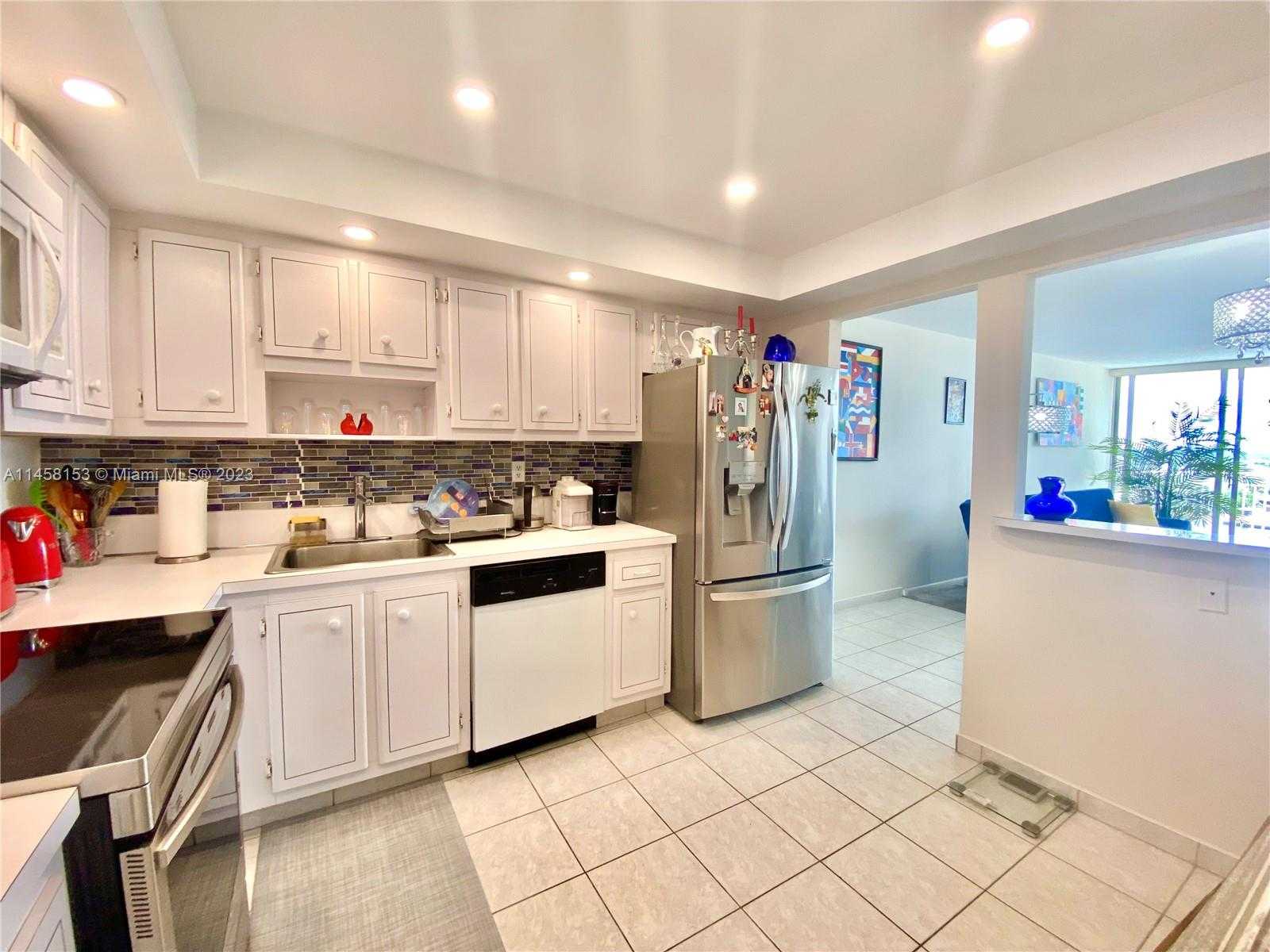 Small Image of 18081 #1003, Aventura Number 21