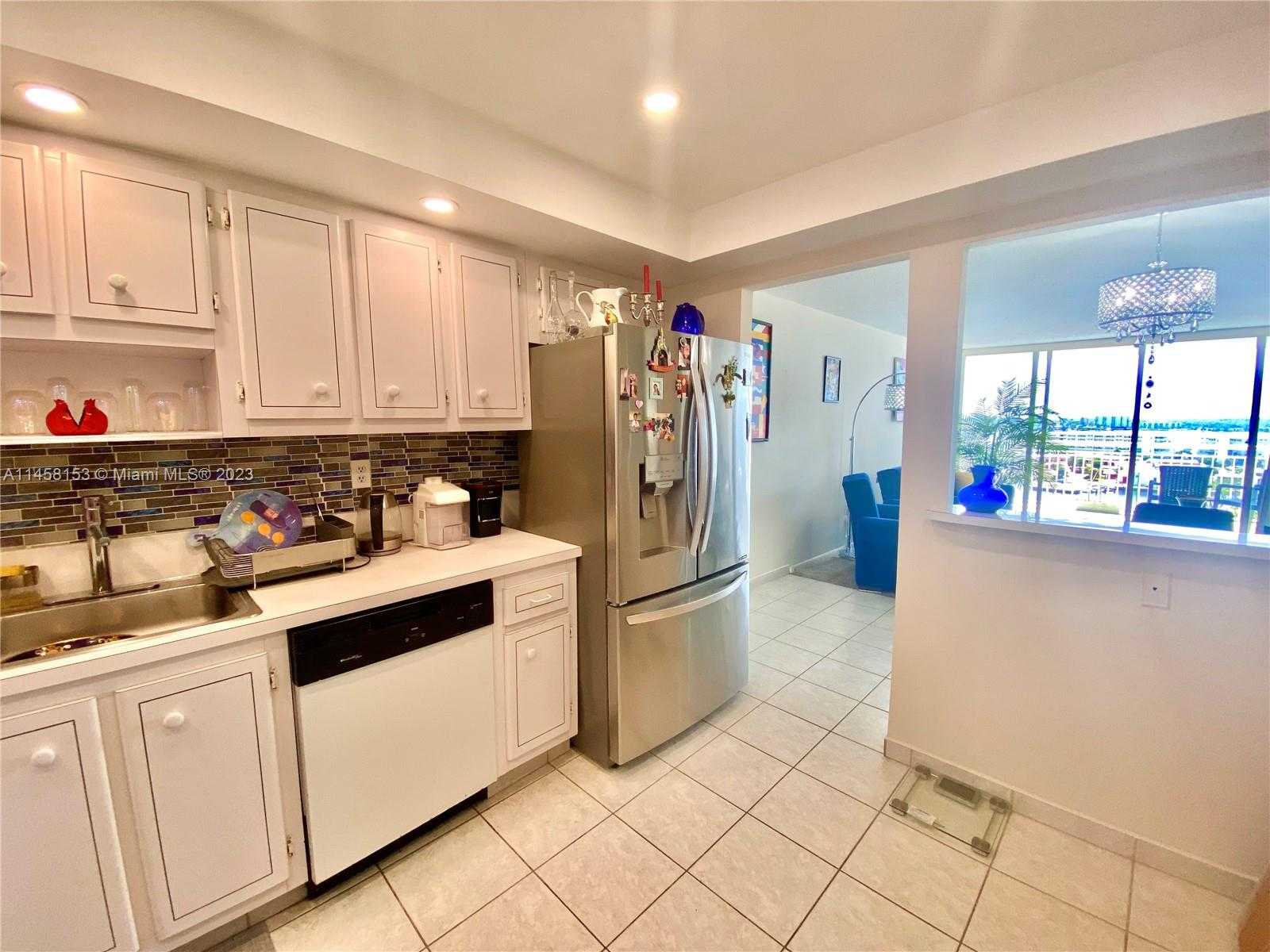 Small Image of 18081 #1003, Aventura Number 22