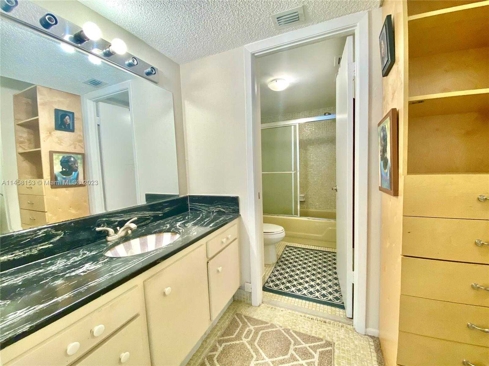 Small Image of 18081 #1003, Aventura Number 30