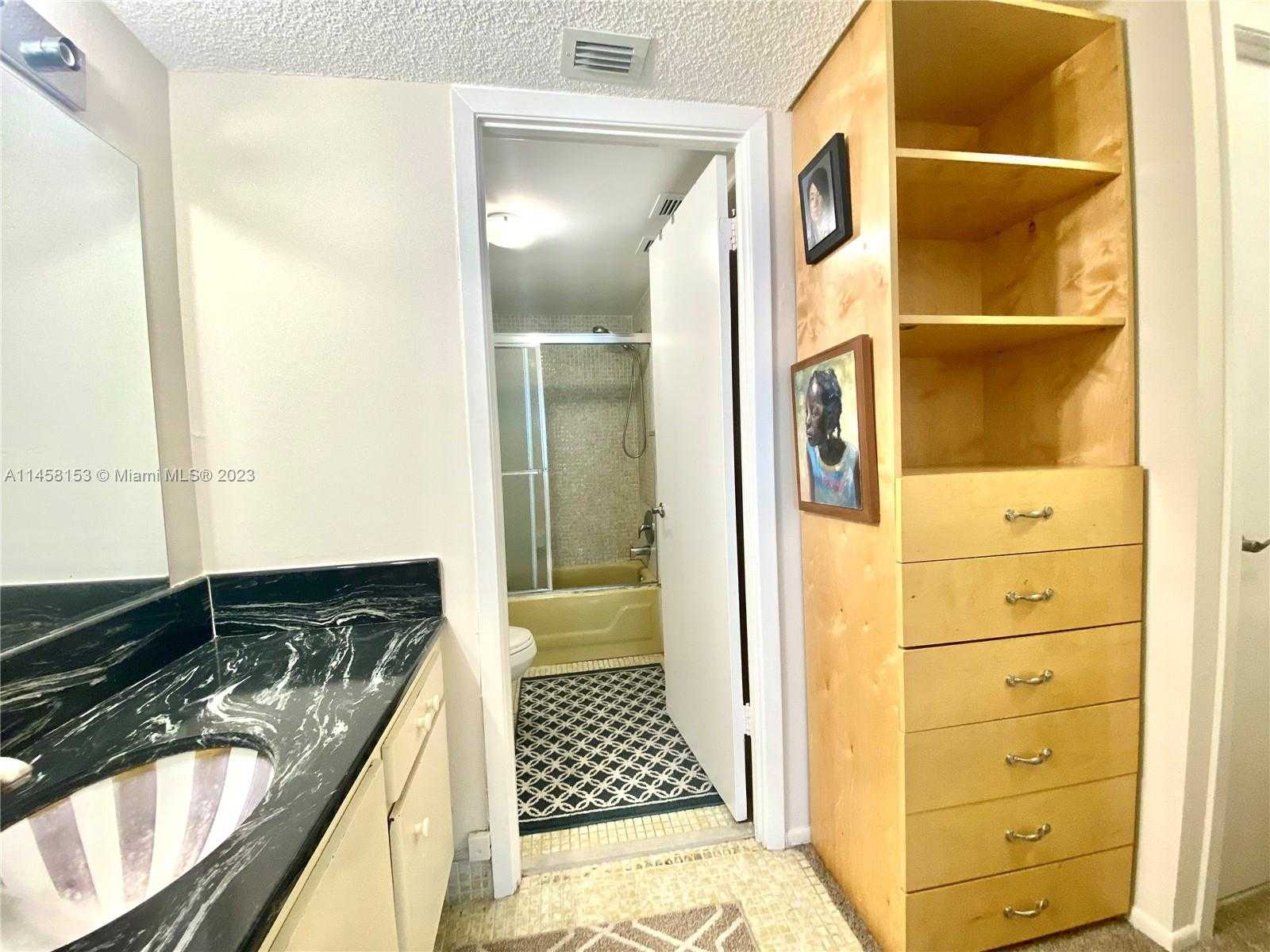 Small Image of 18081 #1003, Aventura Number 31