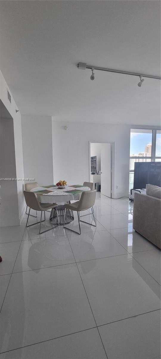 Small Image of 950 BRICKELL BAY DR #1710, Miami Number 4