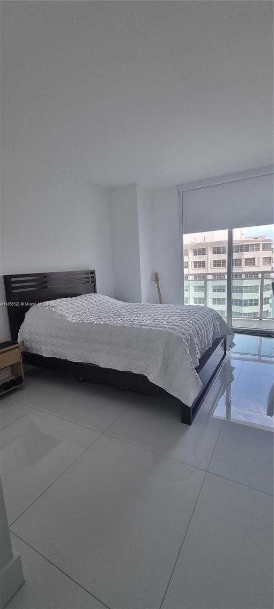 Small Image of 950 BRICKELL BAY DR #1710, Miami Number 8