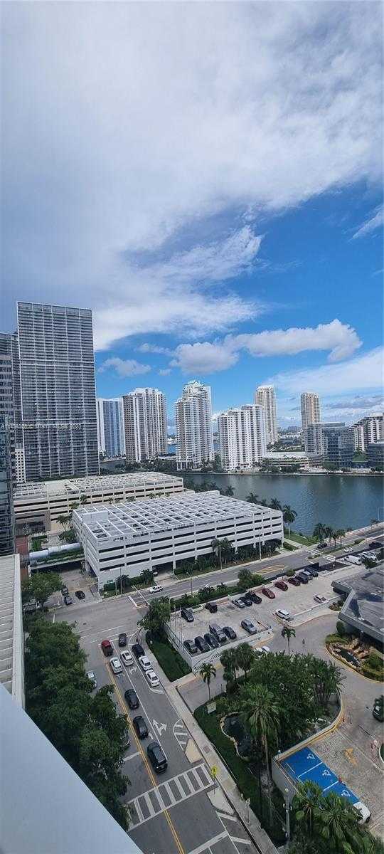 Small Image of 950 BRICKELL BAY DR #1710, Miami Number 9