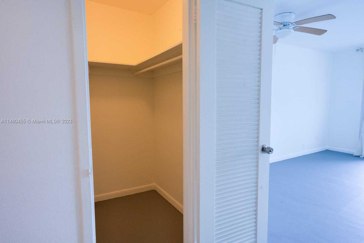 Small Image of 1000 WEST AVE #306, Miami Beach Number 15