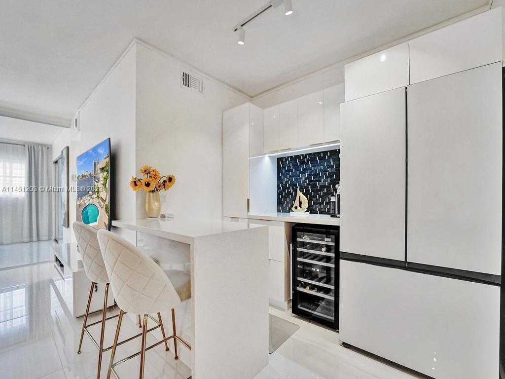 Small Image of 300 GOLDEN ISLES DR #312, Hallandale Beach Number 17