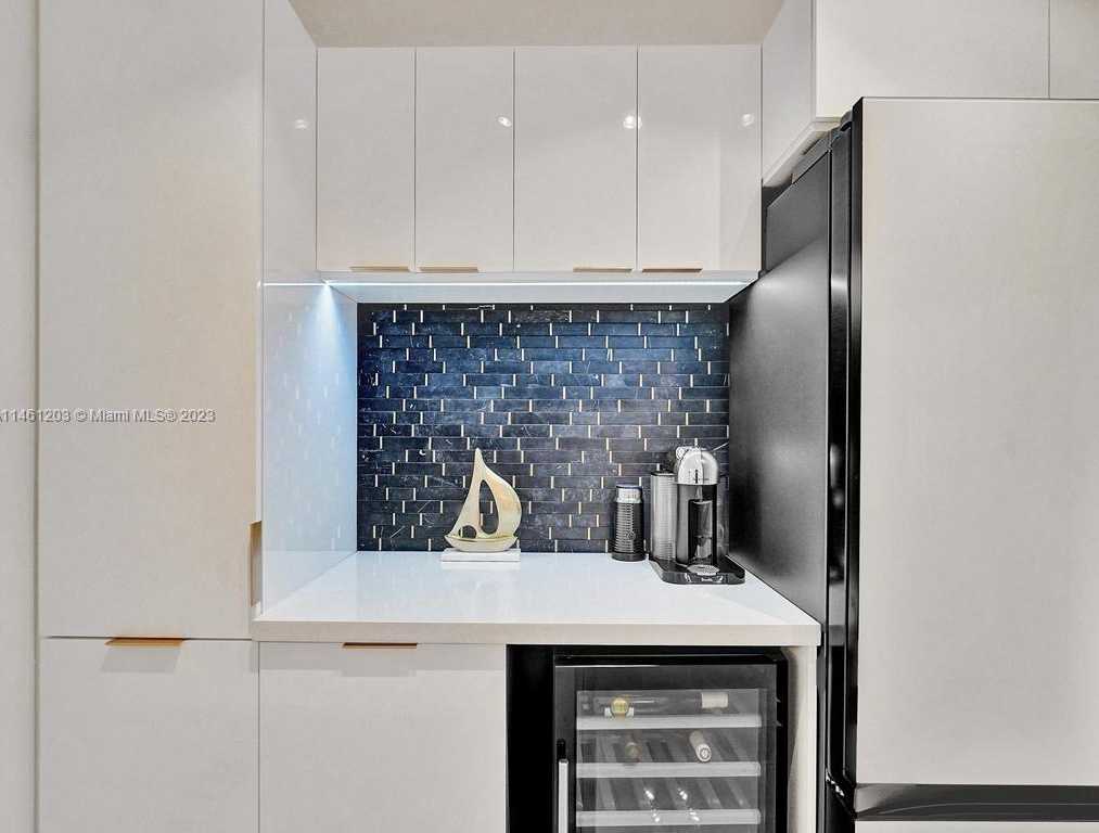 Small Image of 300 GOLDEN ISLES DR #312, Hallandale Beach Number 19