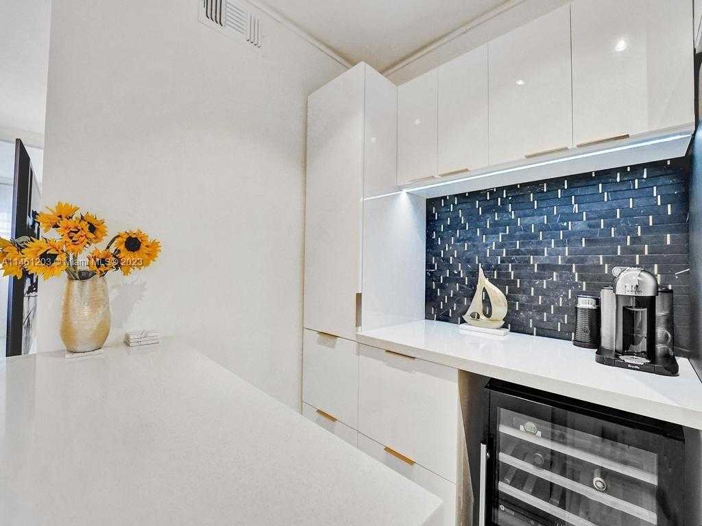 Small Image of 300 GOLDEN ISLES DR #312, Hallandale Beach Number 20