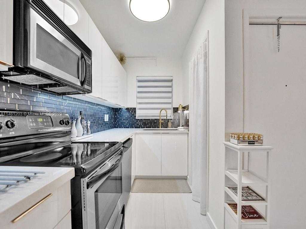 Small Image of 300 GOLDEN ISLES DR #312, Hallandale Beach Number 22