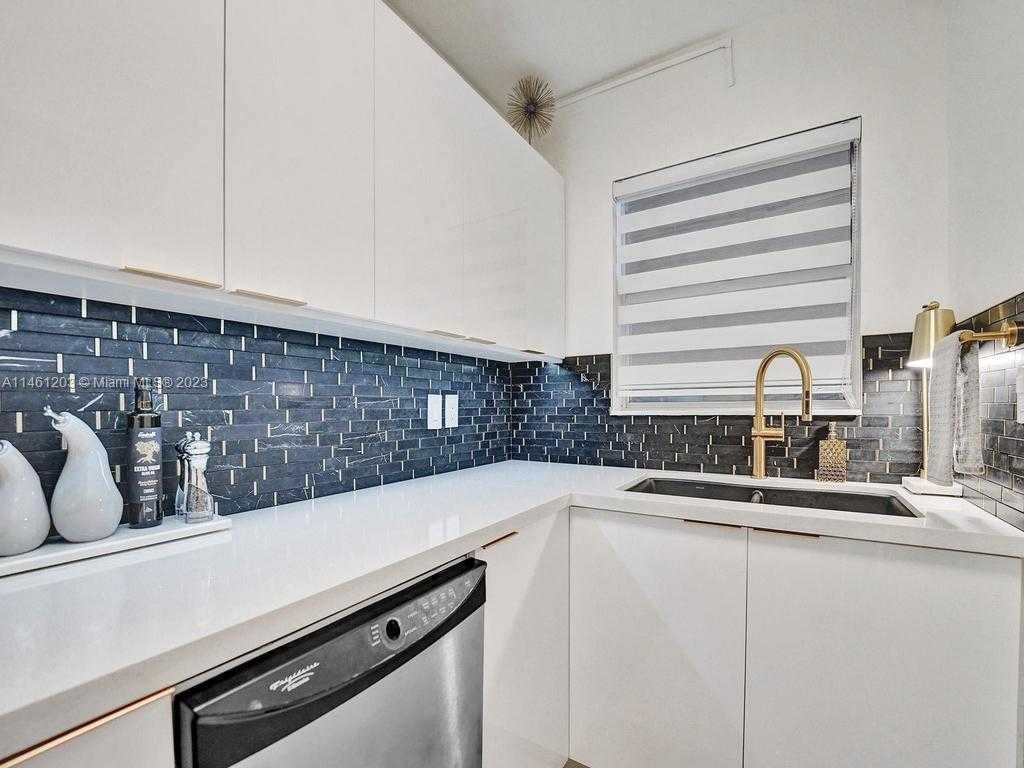 Small Image of 300 GOLDEN ISLES DR #312, Hallandale Beach Number 24