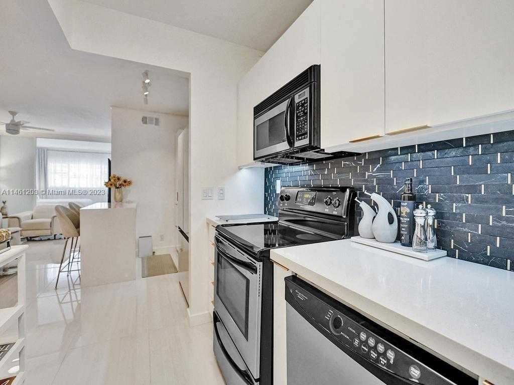 Small Image of 300 GOLDEN ISLES DR #312, Hallandale Beach Number 25