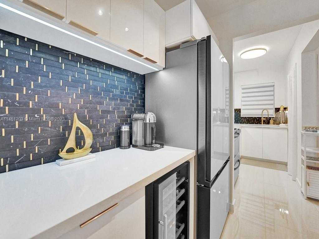Small Image of 300 GOLDEN ISLES DR #312, Hallandale Beach Number 27