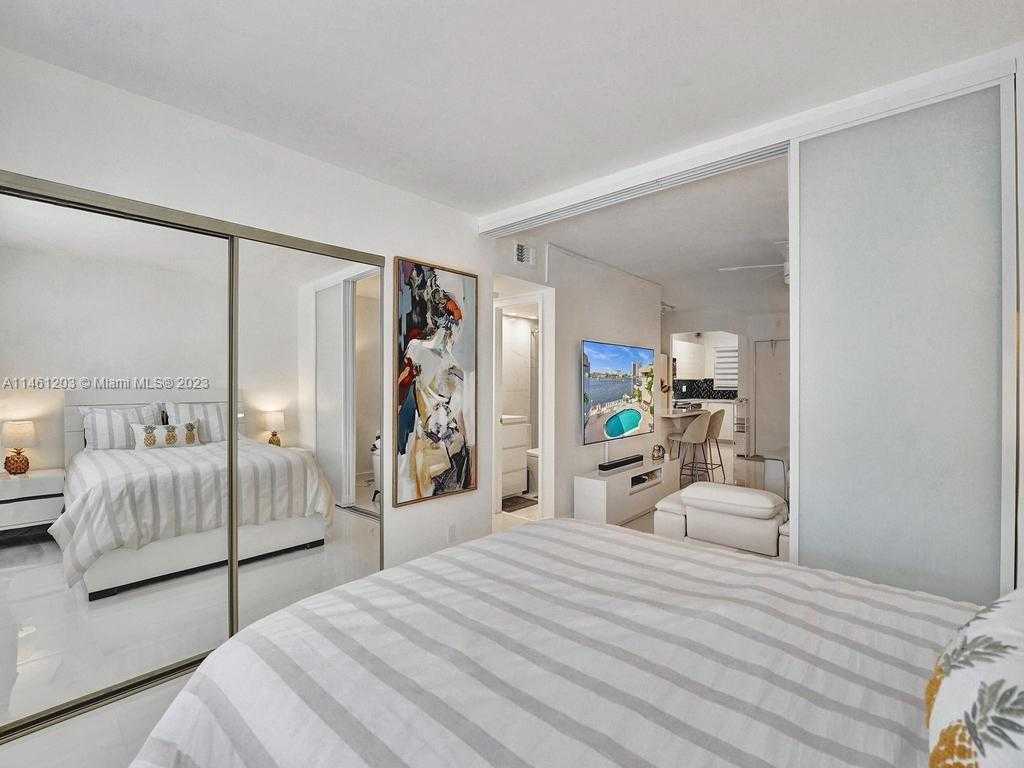 Small Image of 300 GOLDEN ISLES DR #312, Hallandale Beach Number 31