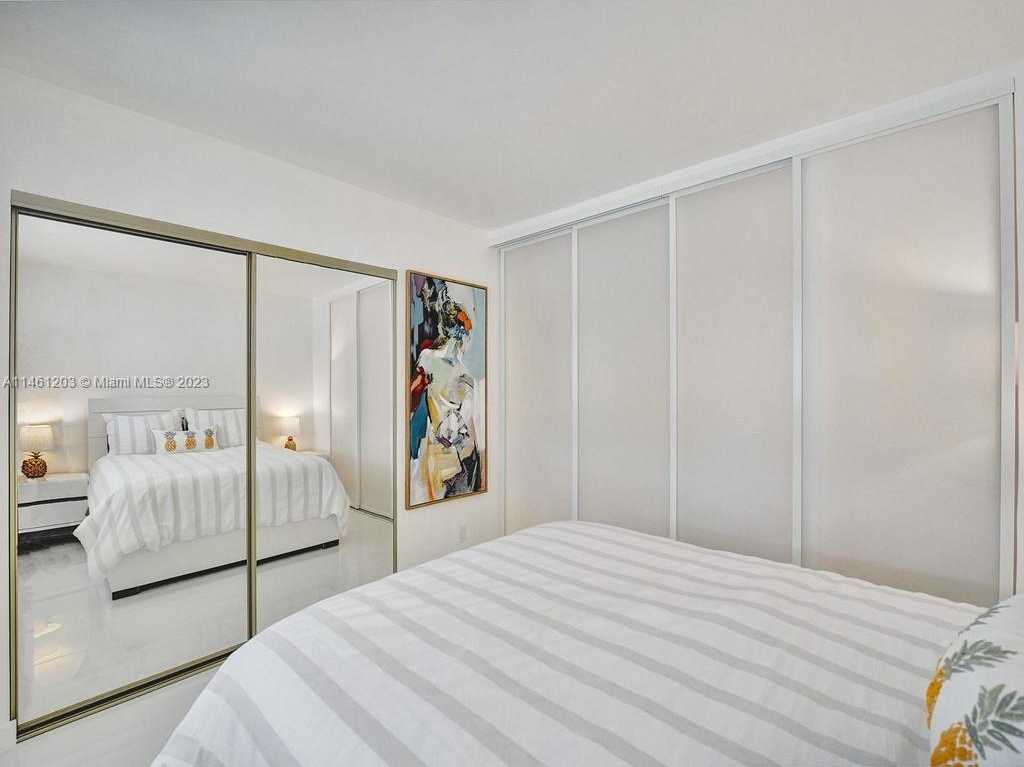 Small Image of 300 GOLDEN ISLES DR #312, Hallandale Beach Number 33