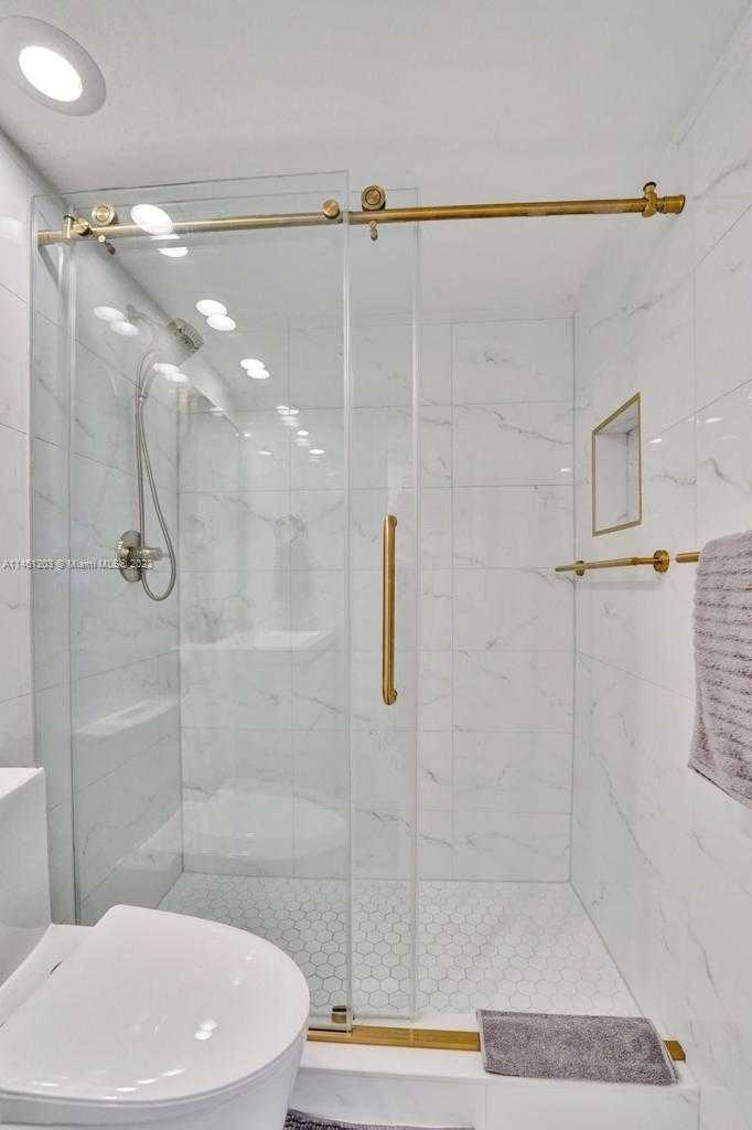 Small Image of 300 GOLDEN ISLES DR #312, Hallandale Beach Number 37