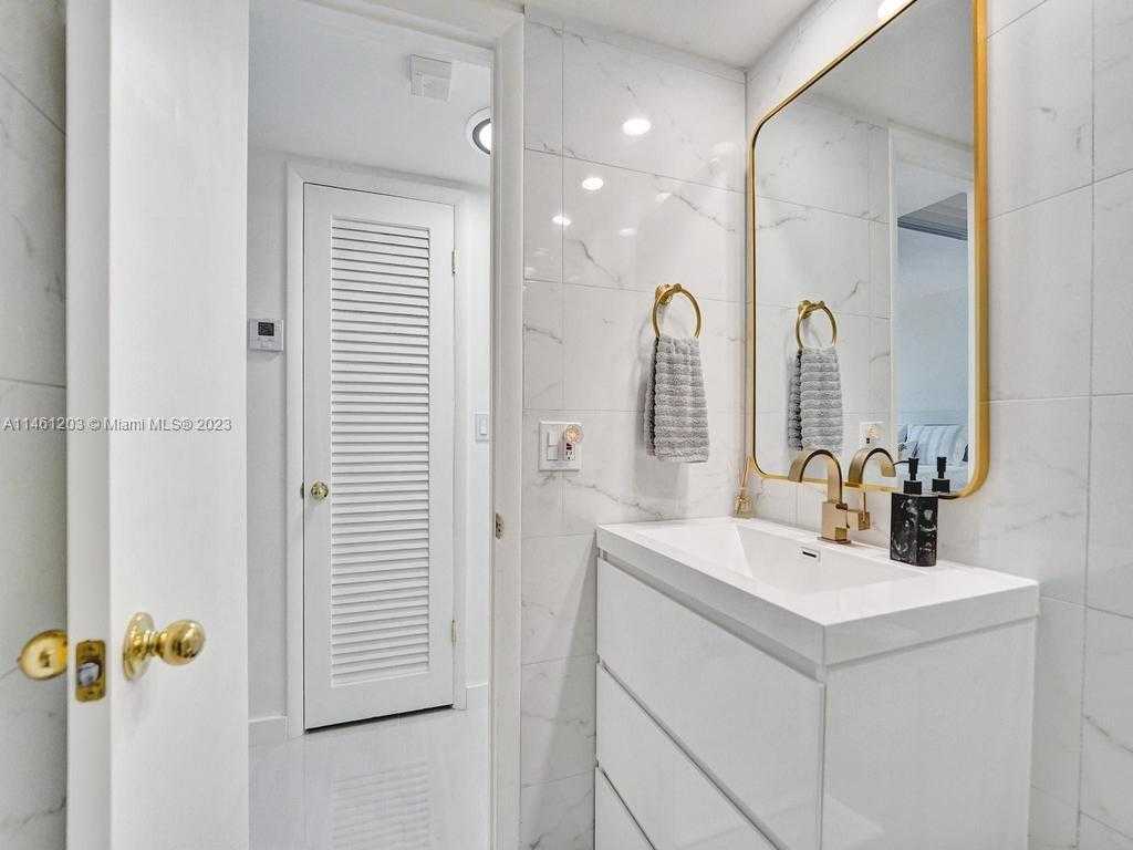 Small Image of 300 GOLDEN ISLES DR #312, Hallandale Beach Number 38