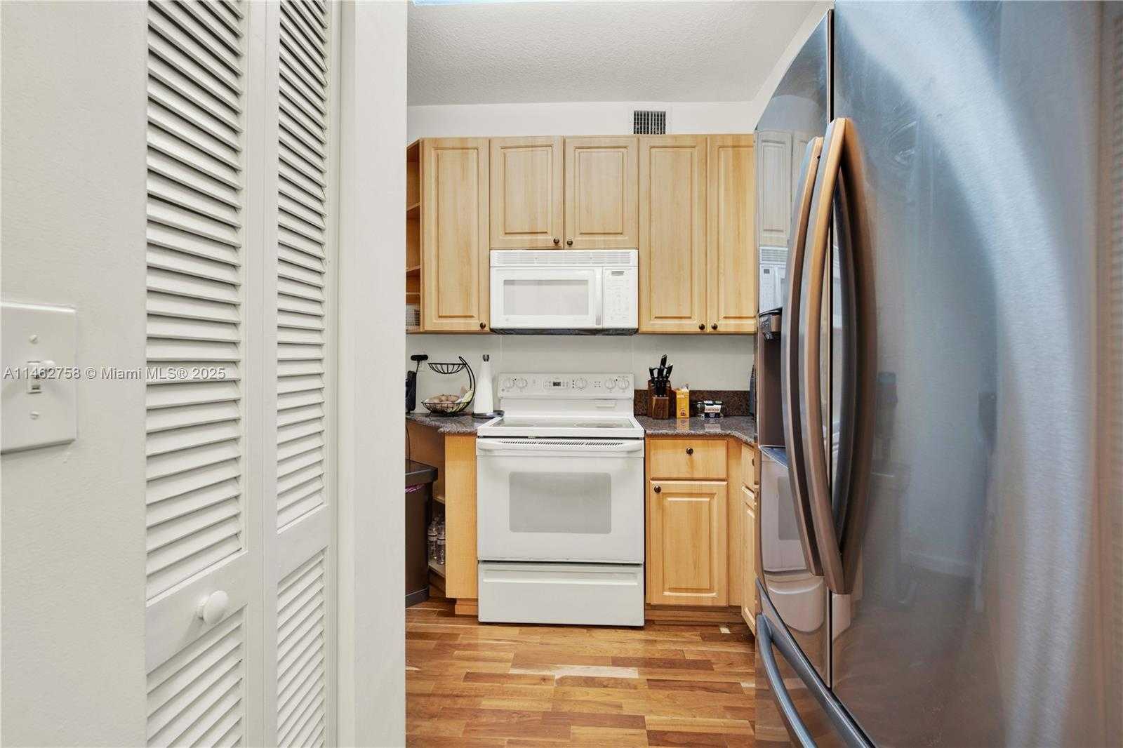 Small Image of 1 CENTURY LN #209, Miami Beach Number 19