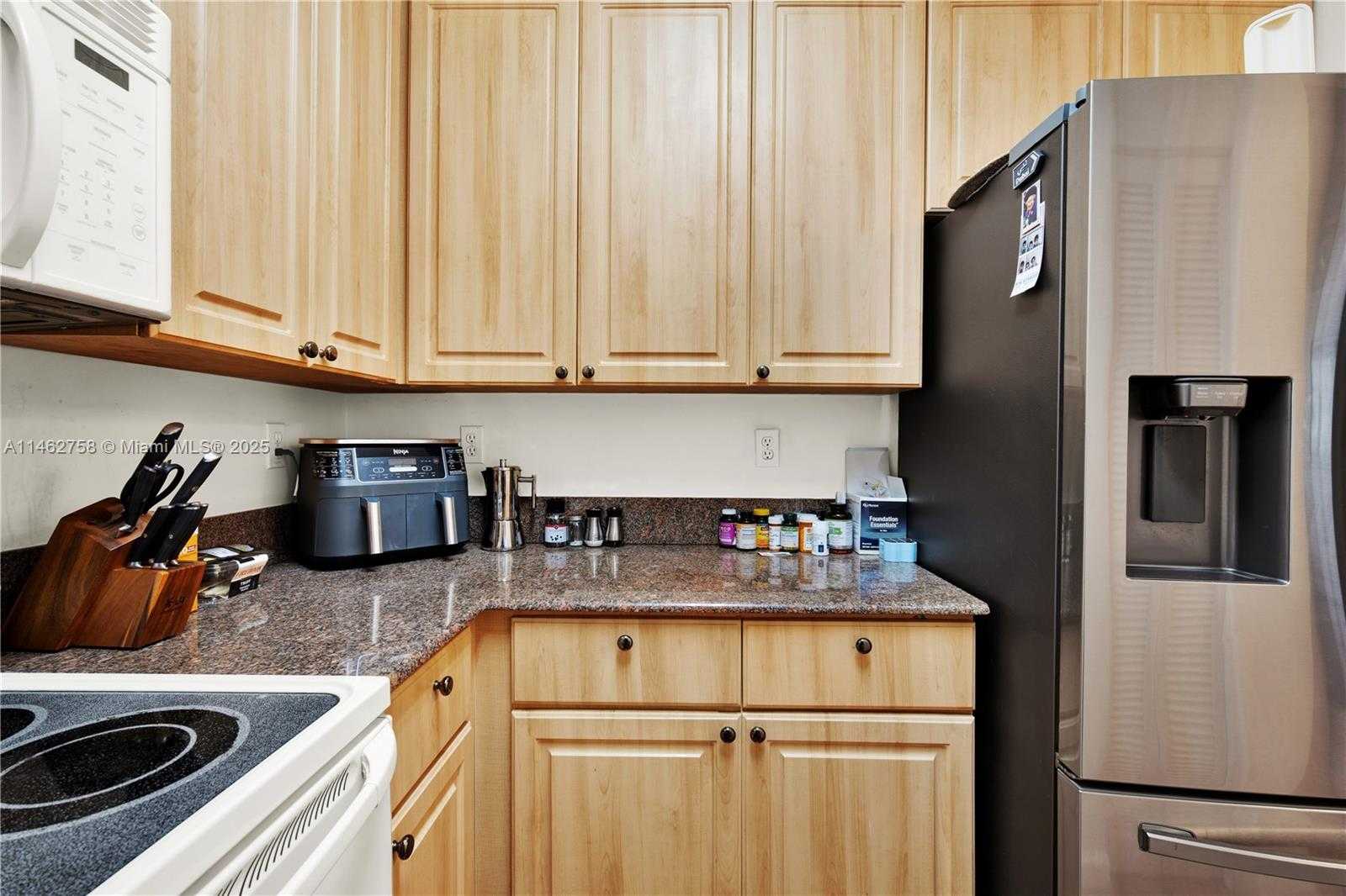 Small Image of 1 CENTURY LN #209, Miami Beach Number 20