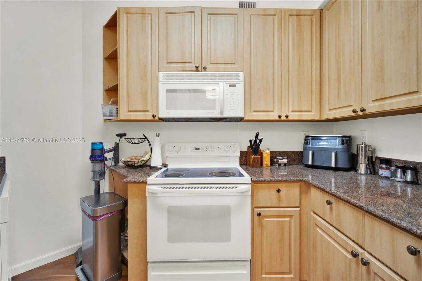 Small Image of 1 CENTURY LN #209, Miami Beach Number 22