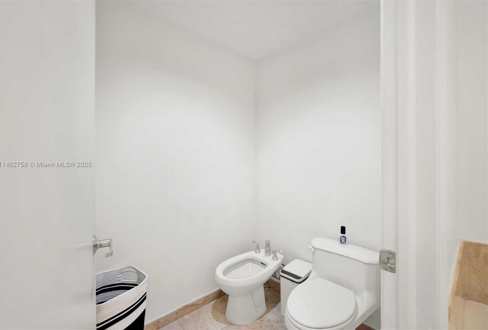 Small Image of 1 CENTURY LN #209, Miami Beach Number 47