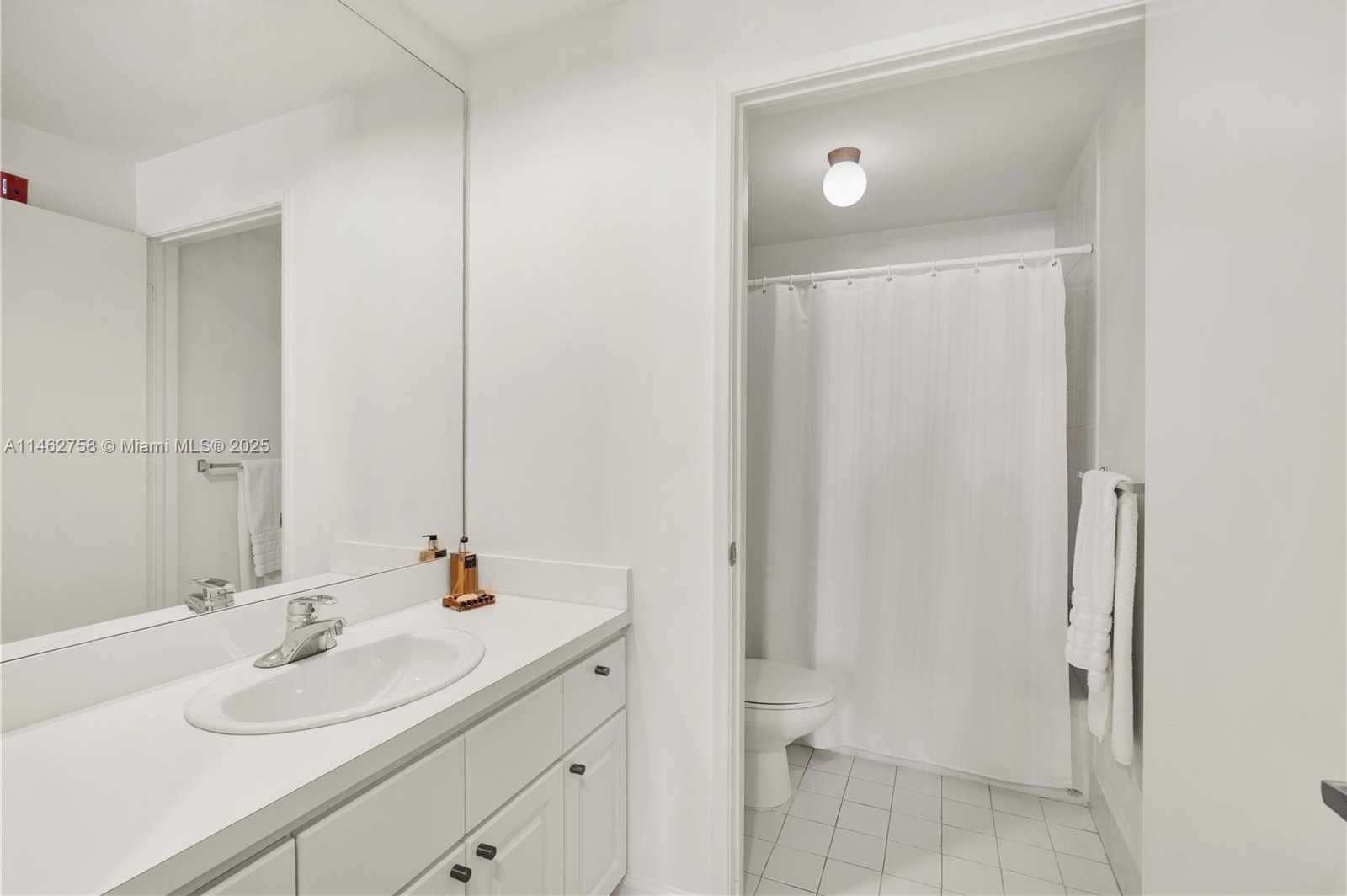 Small Image of 1 CENTURY LN #209, Miami Beach Number 74