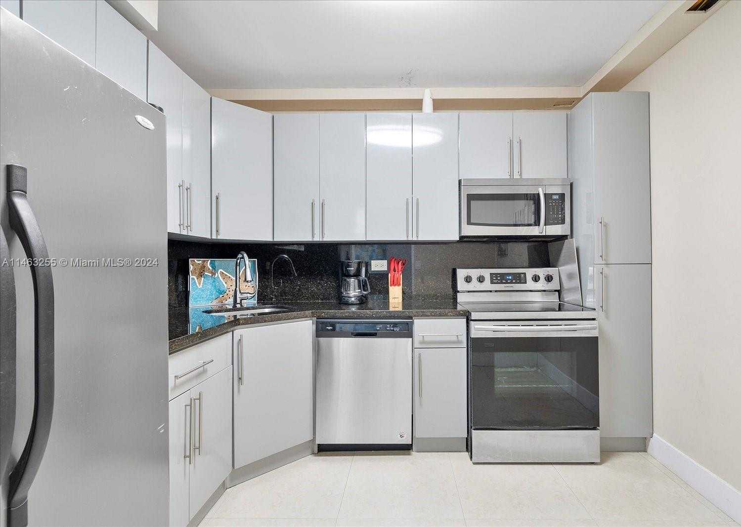 Small Image of 5601 COLLINS AVE #1514, Miami Beach Number 21