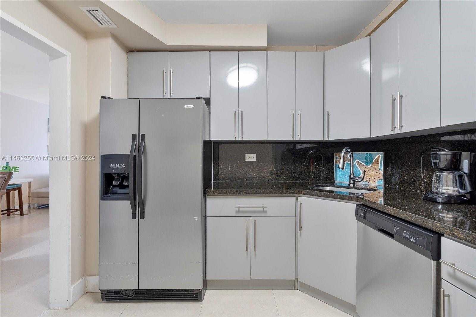 Small Image of 5601 COLLINS AVE #1514, Miami Beach Number 23