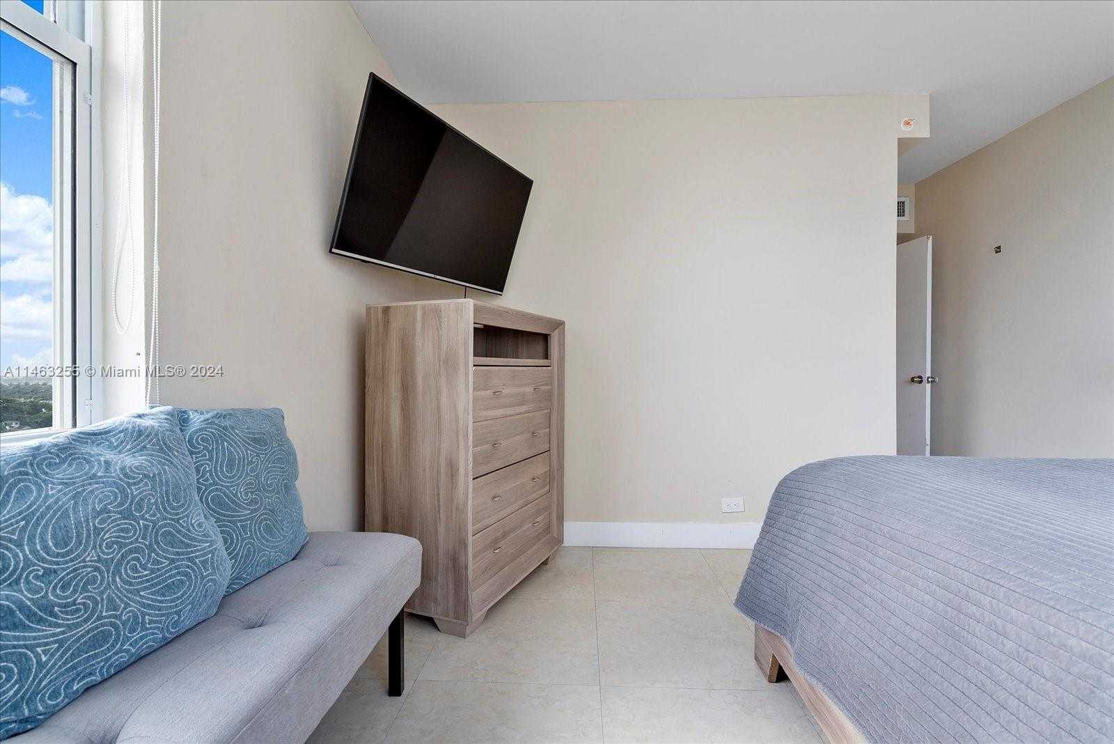 Small Image of 5601 COLLINS AVE #1514, Miami Beach Number 30