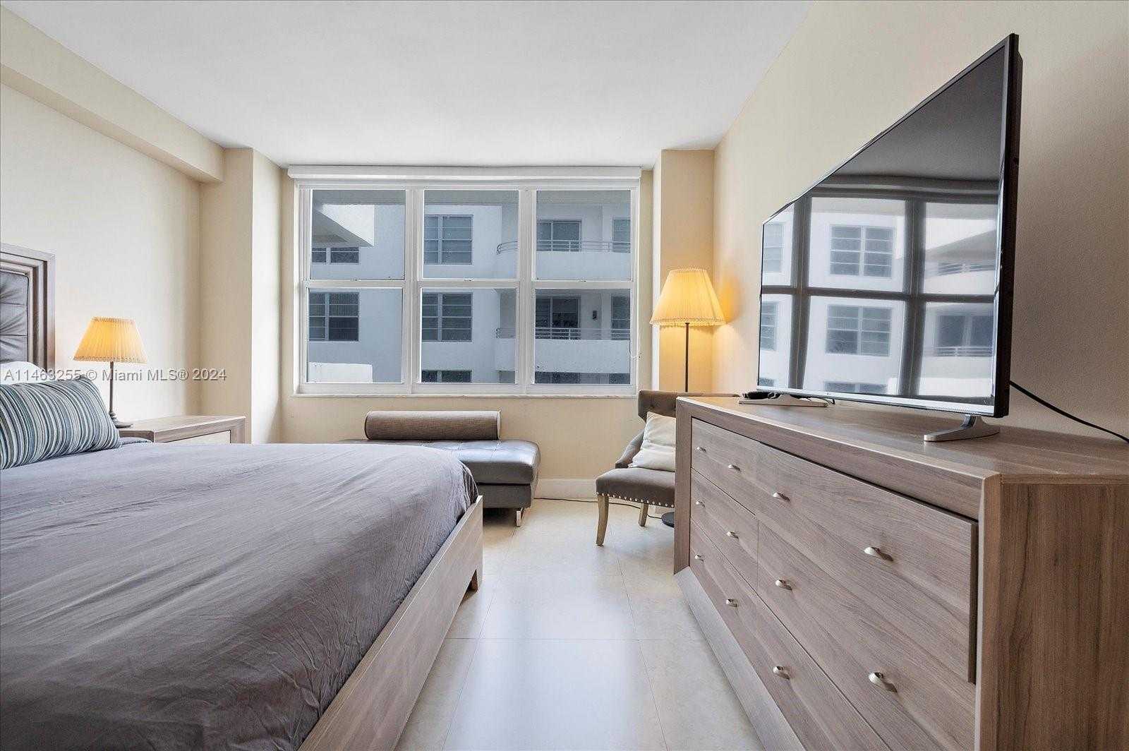 Small Image of 5601 COLLINS AVE #1514, Miami Beach Number 31