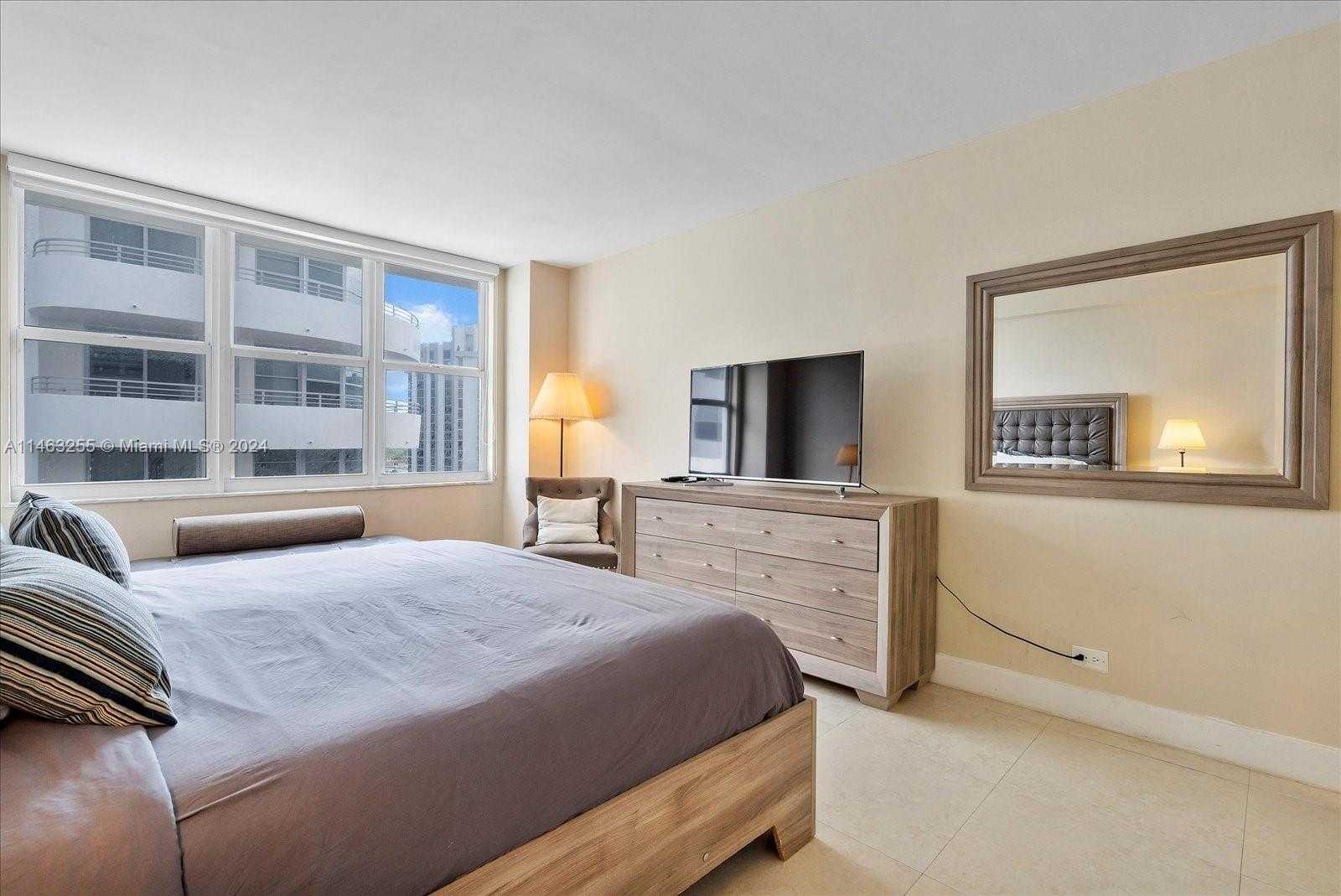 Small Image of 5601 COLLINS AVE #1514, Miami Beach Number 32