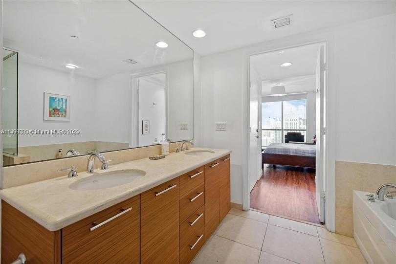 Small Image of 50 BISCAYNE BLVD #2111, Miami Number 28