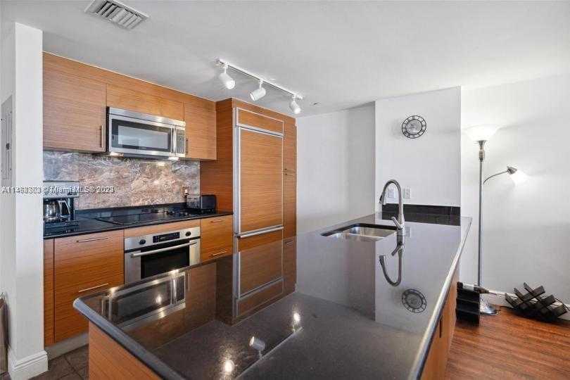 Small Image of 50 BISCAYNE BLVD #2111, Miami Number 4