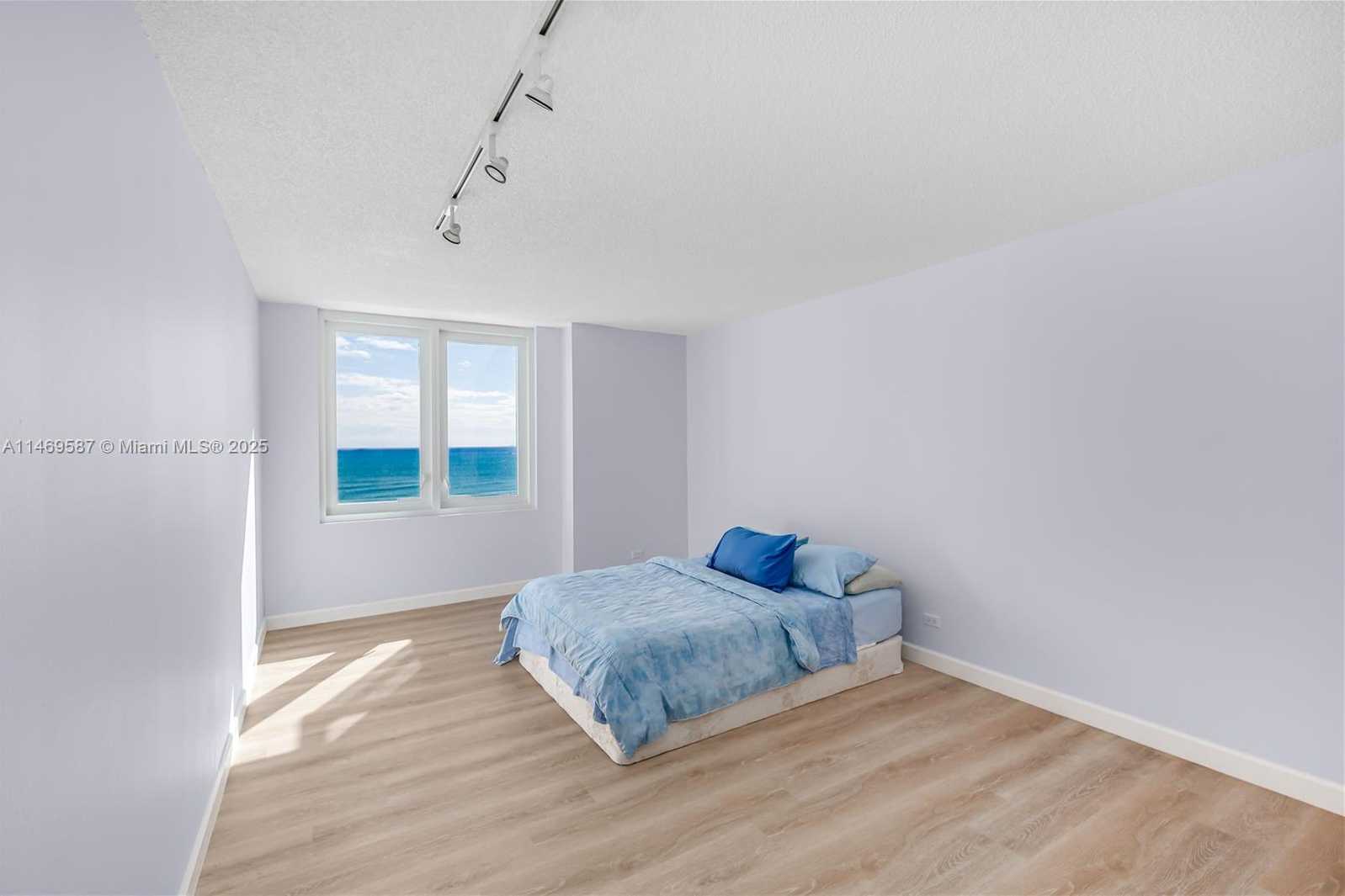Small Image of 2301 COLLINS AVE #1038/1039, Miami Beach Number 13