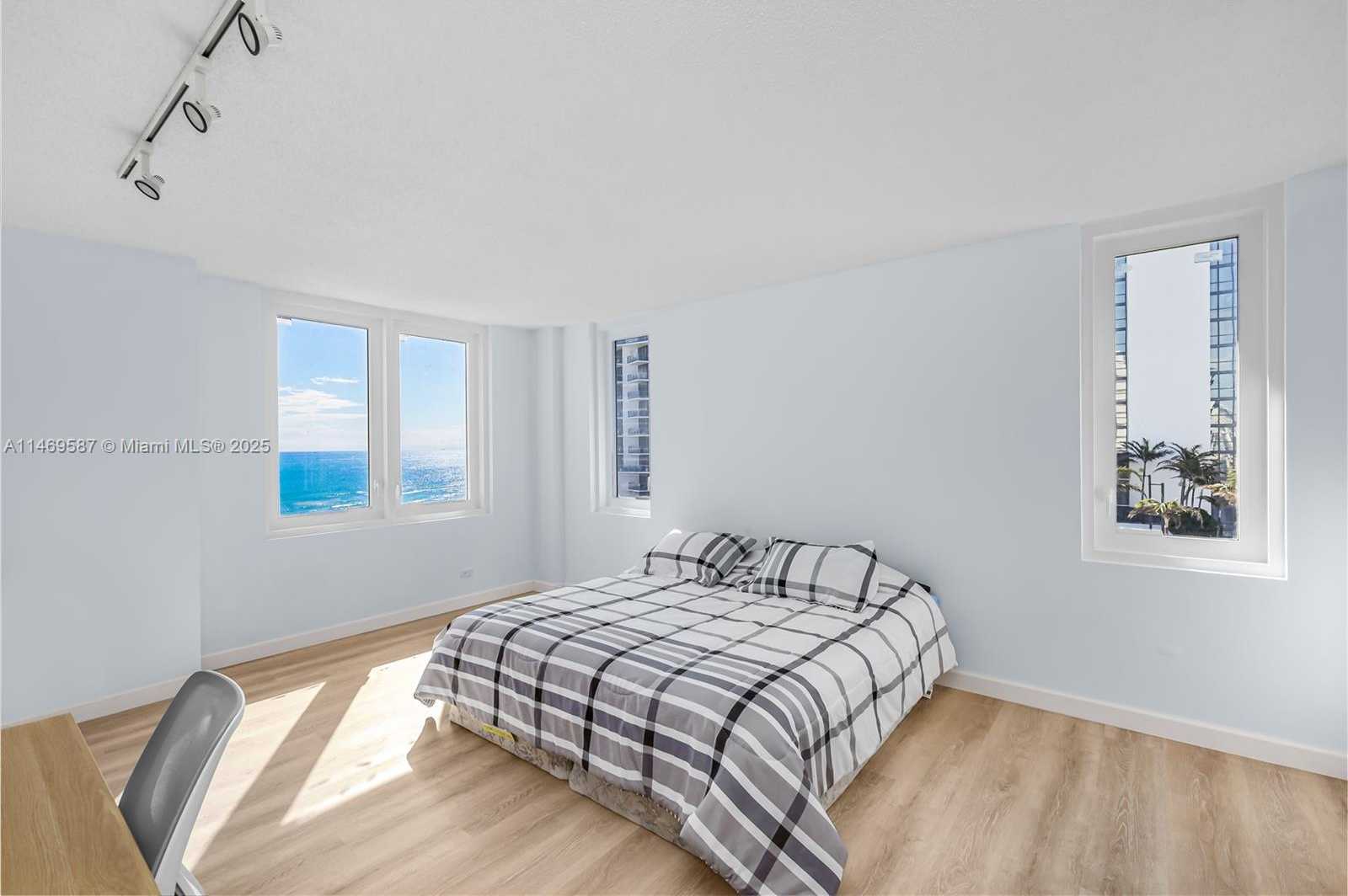 Small Image of 2301 COLLINS AVE #1038/1039, Miami Beach Number 3