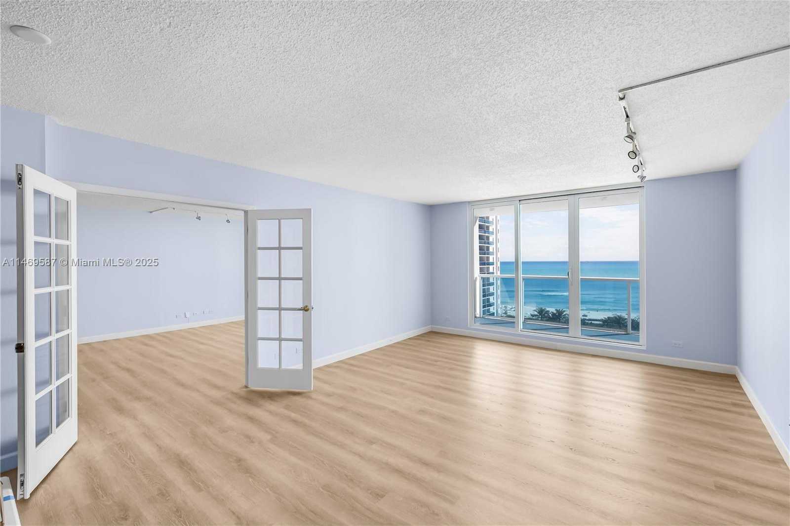 Small Image of 2301 COLLINS AVE #1038/1039, Miami Beach Number 4