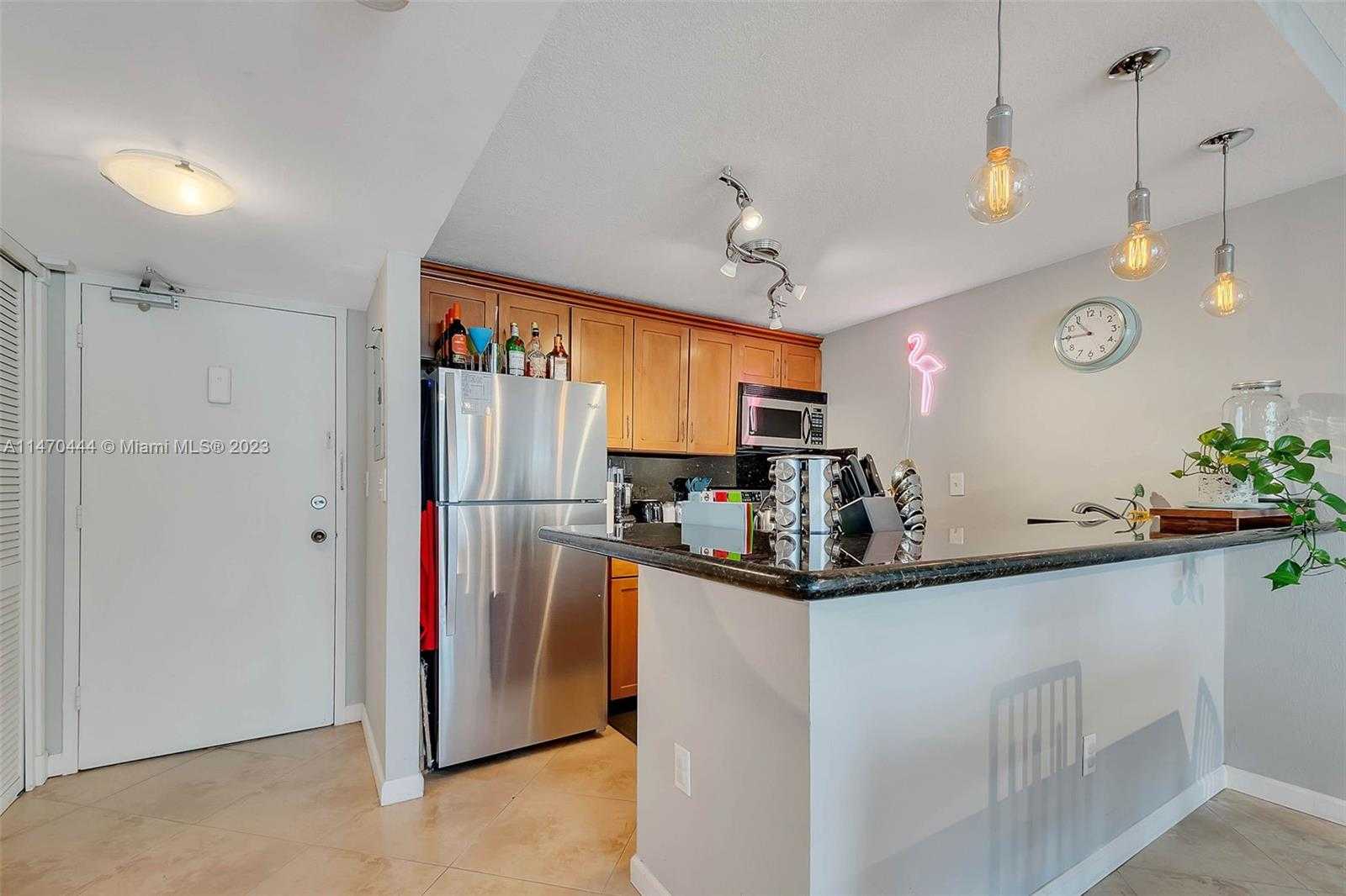 Small Image of 465 OCEAN DR #804, Miami Beach Number 2