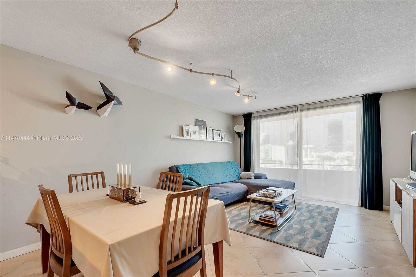 Small Image of 465 OCEAN DR #804, Miami Beach Number 4