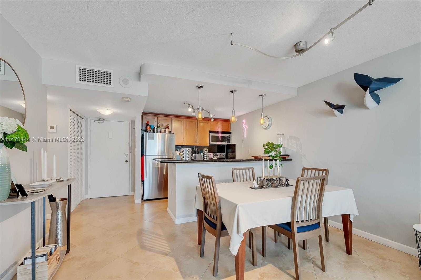 Small Image of 465 OCEAN DR #804, Miami Beach Number 5