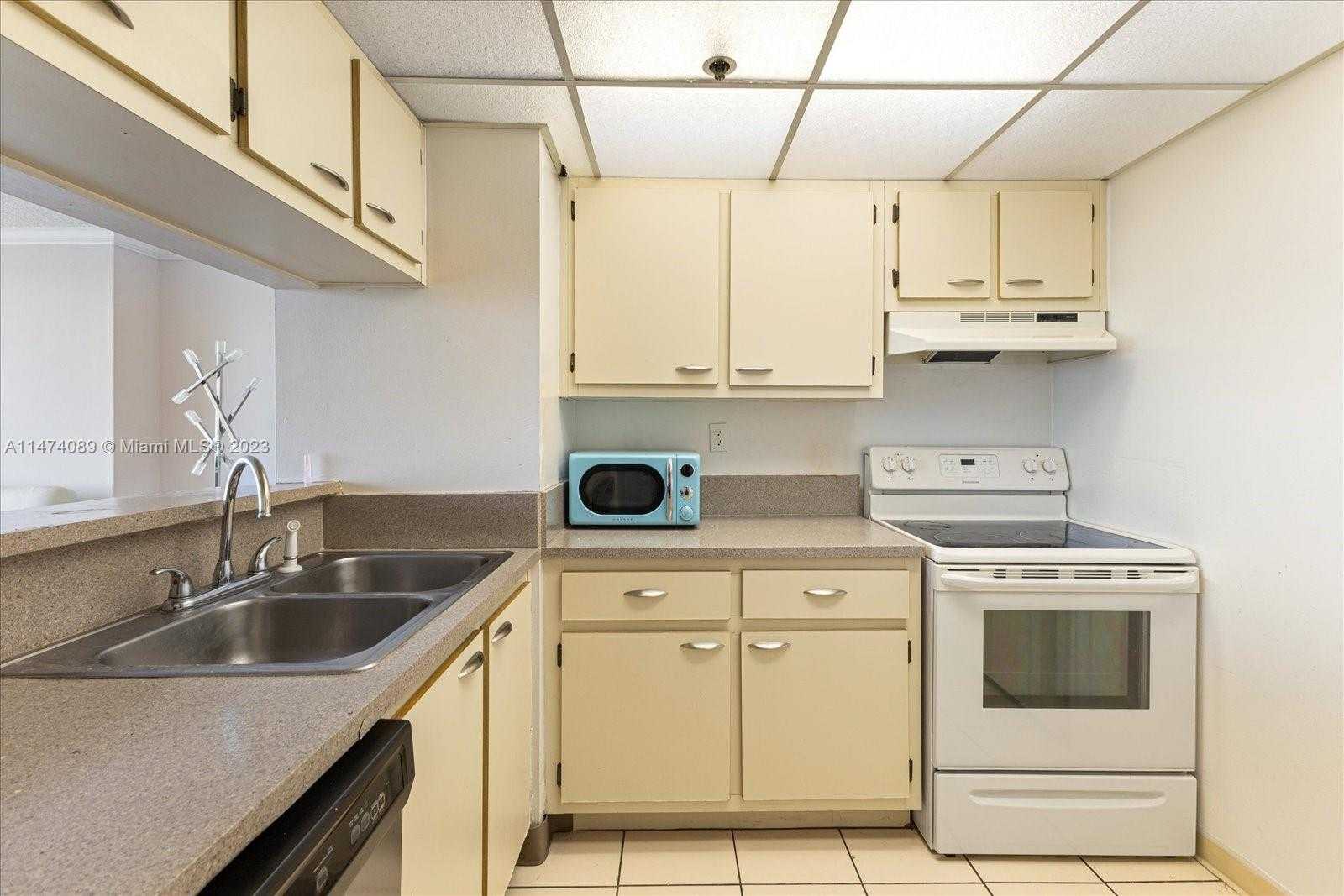 Small Image of 7601 EAST TREASURE DR #2311, North Bay Village Number 5