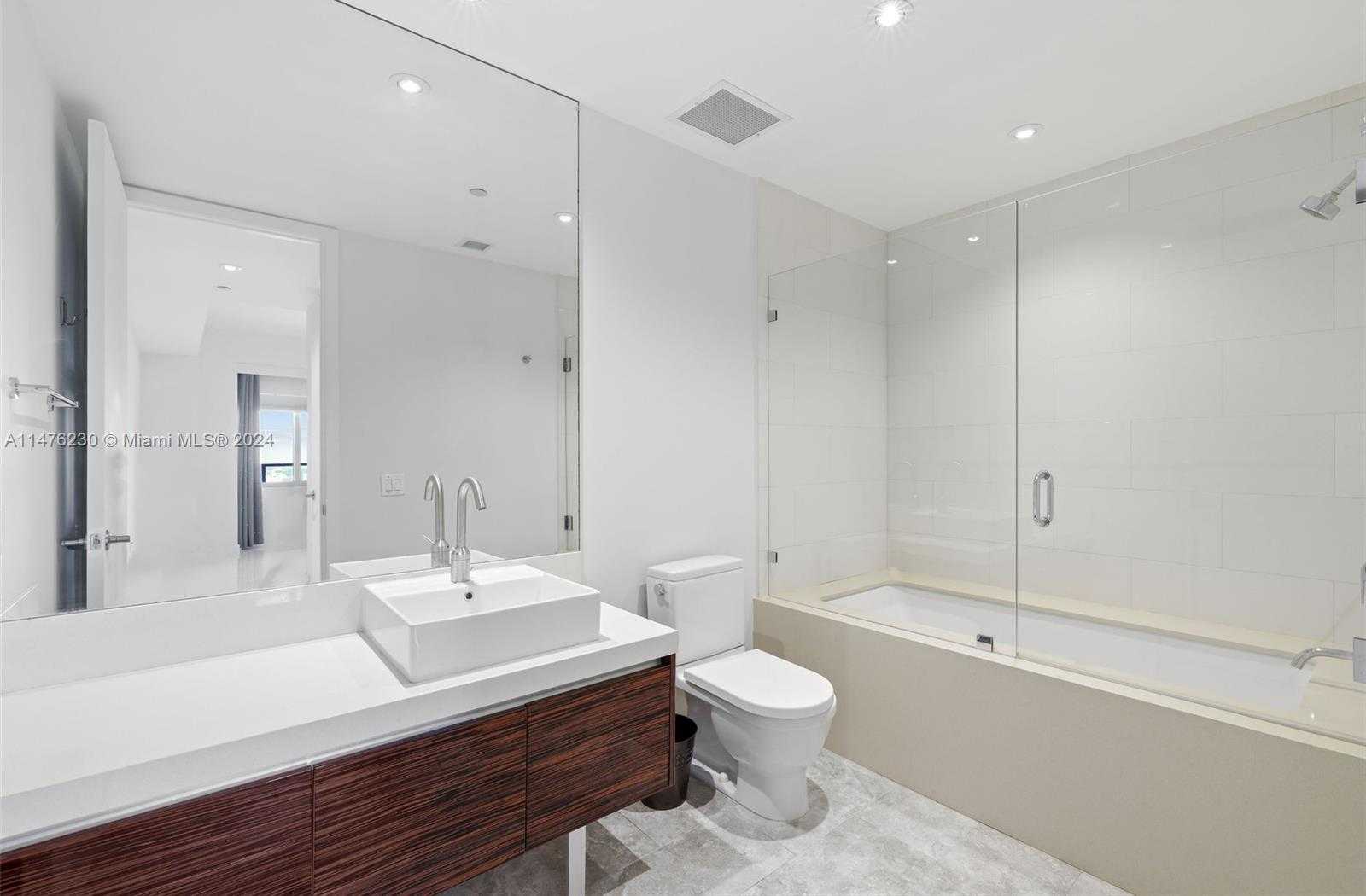Small Image of 1100 BISCAYNE BLVD #3303, Miami Number 33