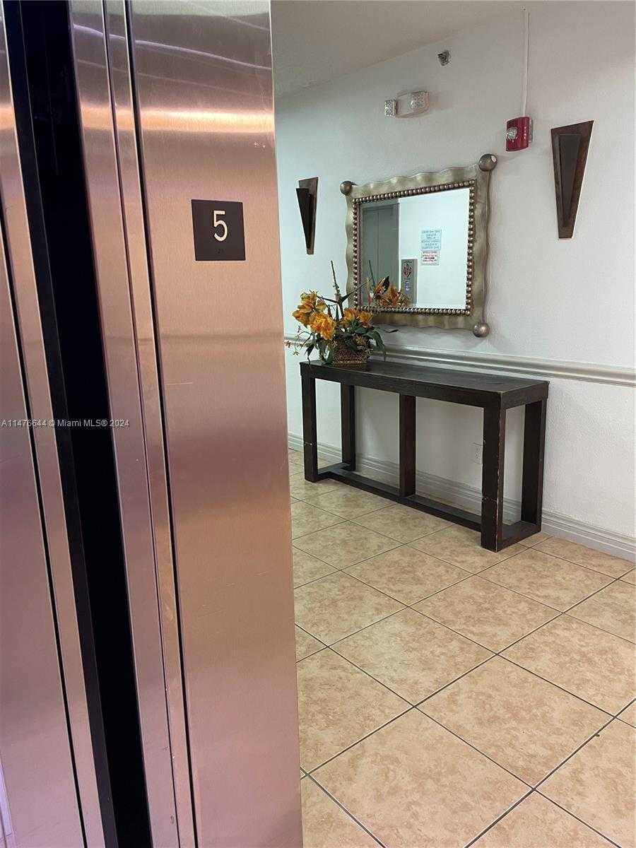Small Image of 6345 COLLINS AVE #512, Miami Beach Number 17