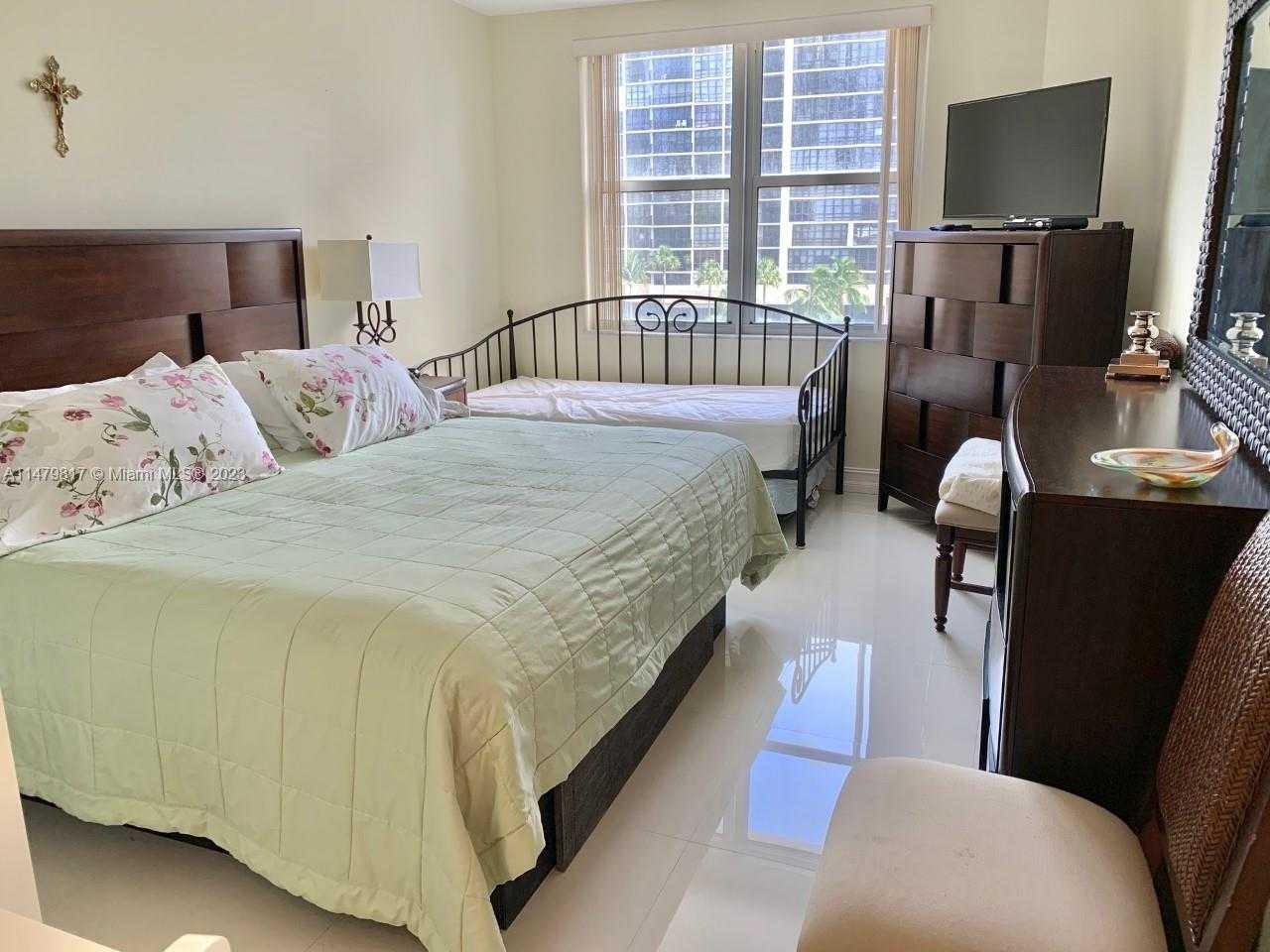Small Image of 1985 SOUTH OCEAN DR #3C, Hallandale Beach Number 14
