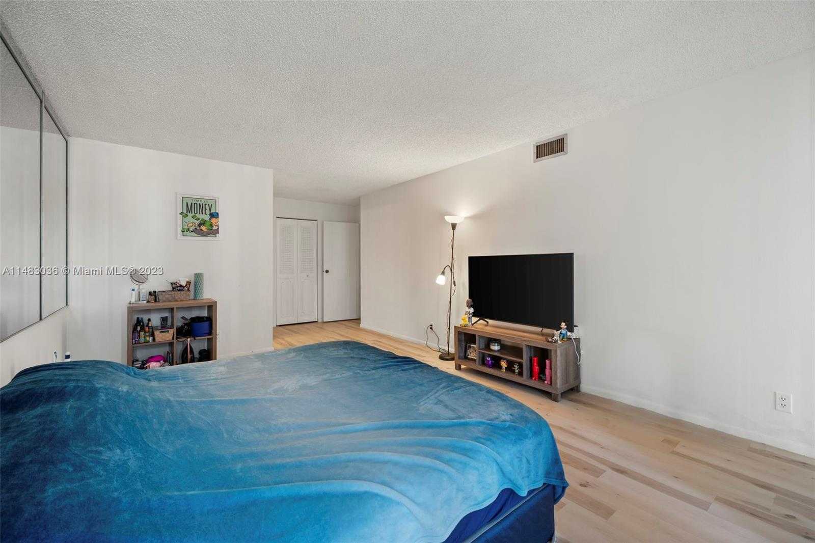 Small Image of 800 PARKVIEW DR #302, Hallandale Beach Number 10