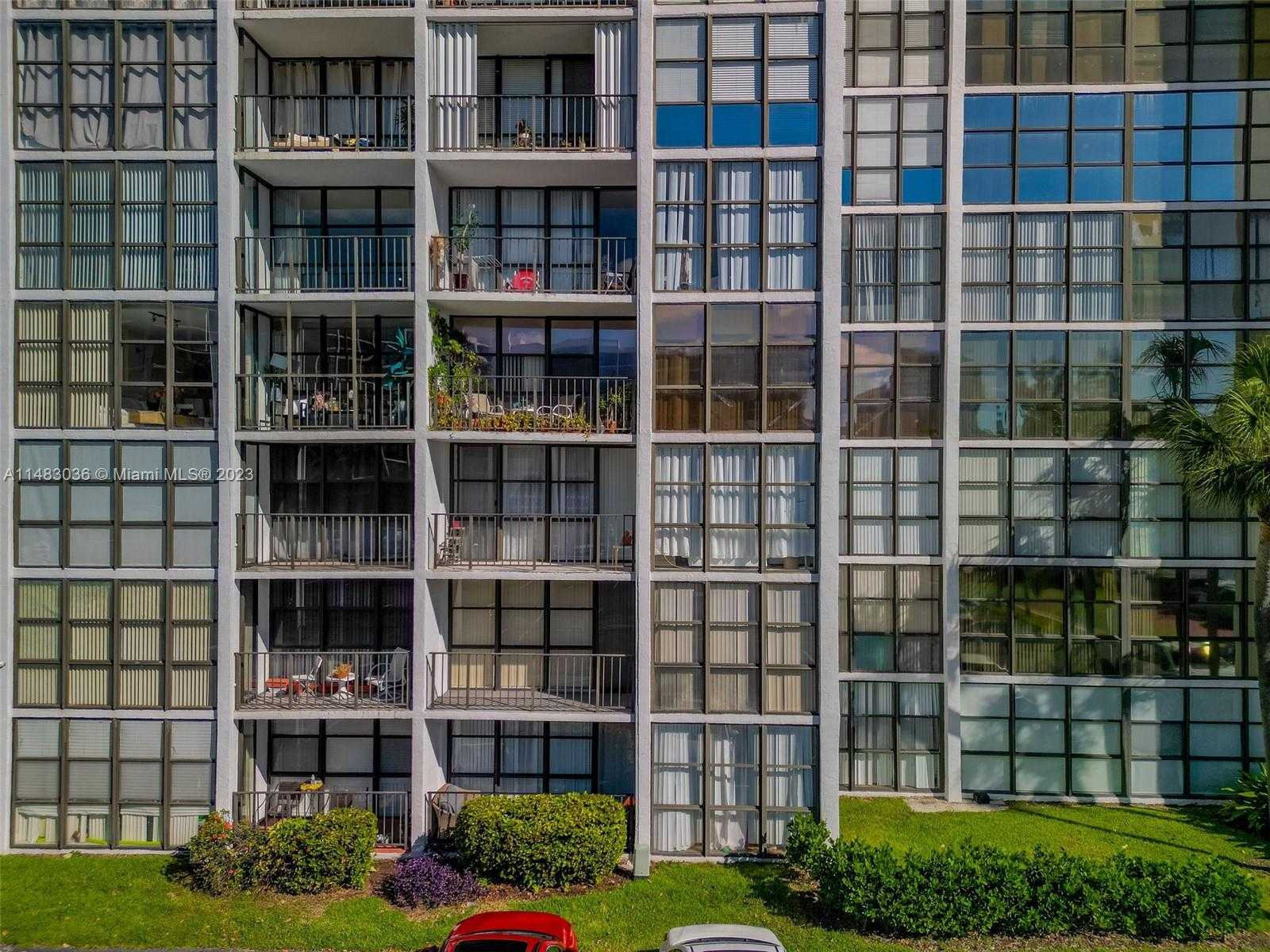 Small Image of 800 PARKVIEW DR #302, Hallandale Beach Number 19