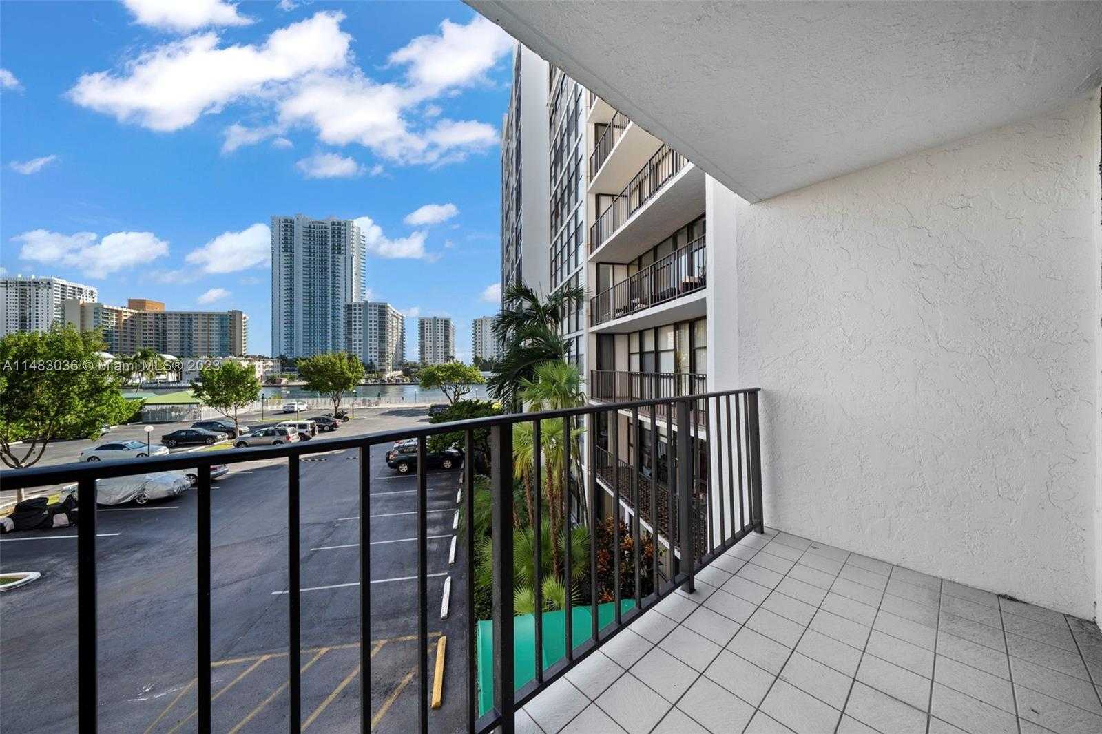 Small Image of 800 PARKVIEW DR #302, Hallandale Beach Number 5