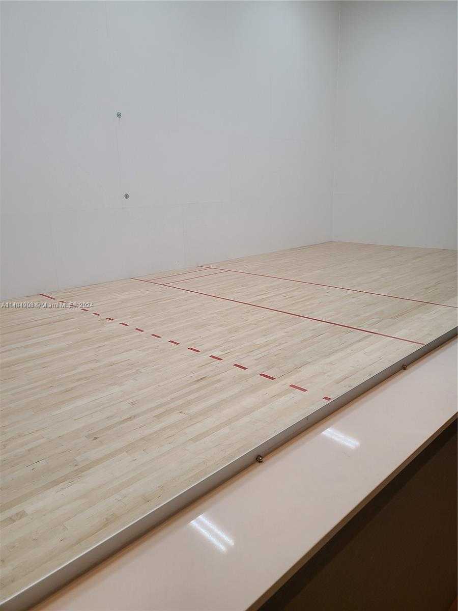 Small Image of 16385 BISCAYNE BLVD #420, North Miami Beach Number 16