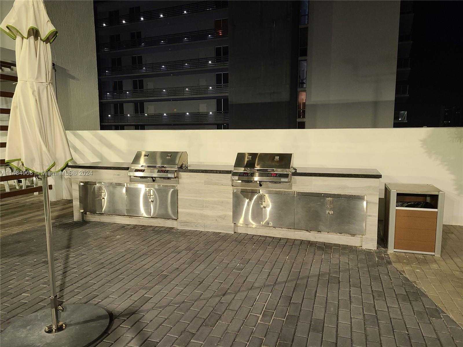 Small Image of 16385 BISCAYNE BLVD #420, North Miami Beach Number 21