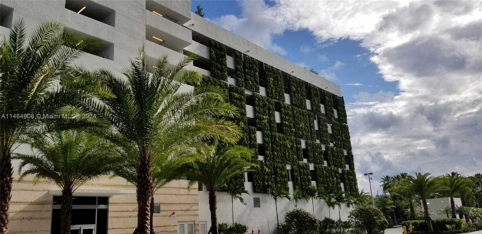Small Image of 16385 BISCAYNE BLVD #420, North Miami Beach Number 3