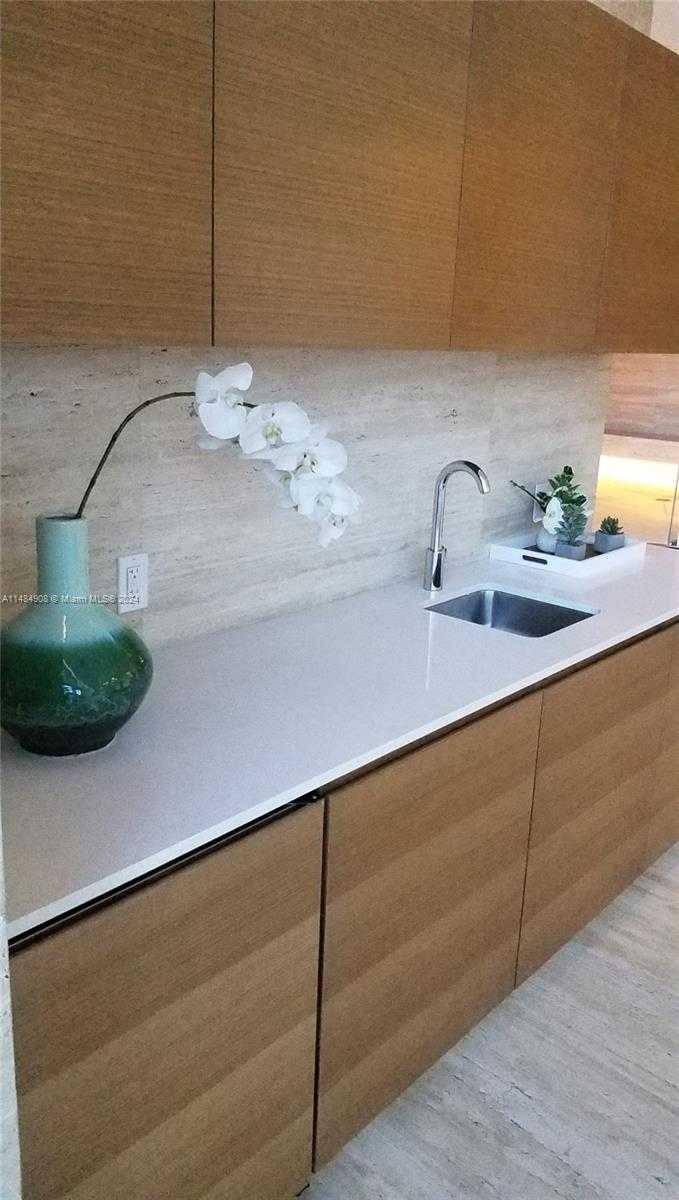 Small Image of 16385 BISCAYNE BLVD #420, North Miami Beach Number 32